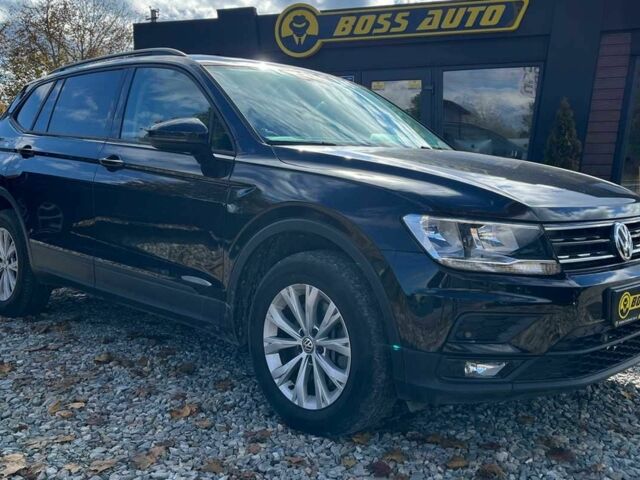 Чорний Фольксваген Тігуан, об'ємом двигуна 2 л та пробігом 42 тис. км за 17000 $, фото 1 на Automoto.ua