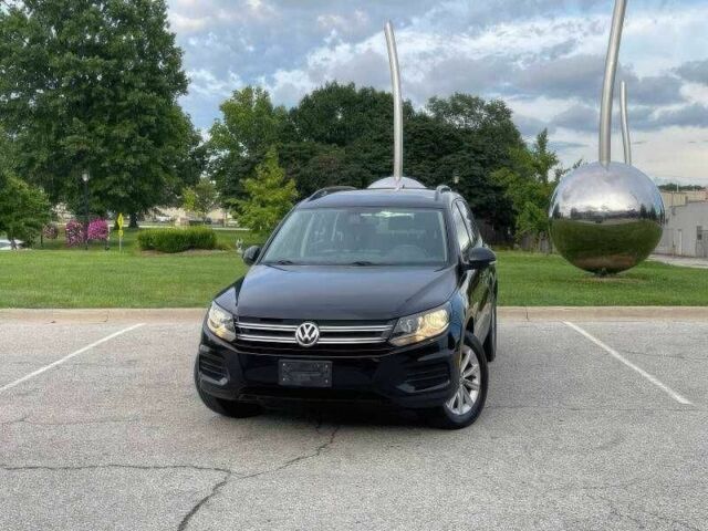 Чорний Фольксваген Тігуан, об'ємом двигуна 2 л та пробігом 123 тис. км за 3200 $, фото 1 на Automoto.ua