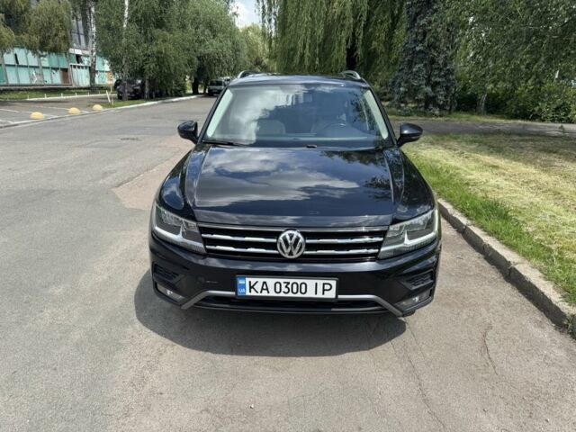 Чорний Фольксваген Тігуан, об'ємом двигуна 2 л та пробігом 121 тис. км за 800000 $, фото 1 на Automoto.ua