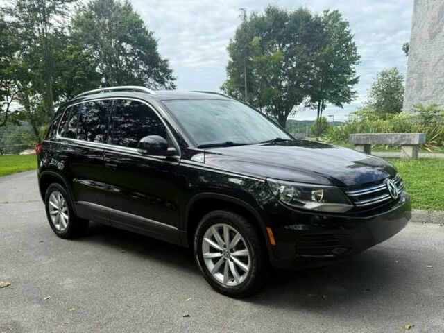 Чорний Фольксваген Тігуан, об'ємом двигуна 2 л та пробігом 52 тис. км за 3200 $, фото 1 на Automoto.ua