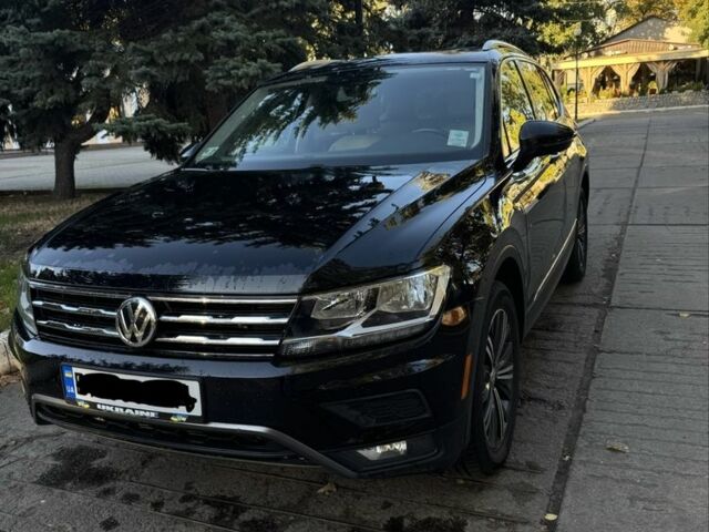 Чорний Фольксваген Тігуан, об'ємом двигуна 2 л та пробігом 127 тис. км за 22000 $, фото 1 на Automoto.ua
