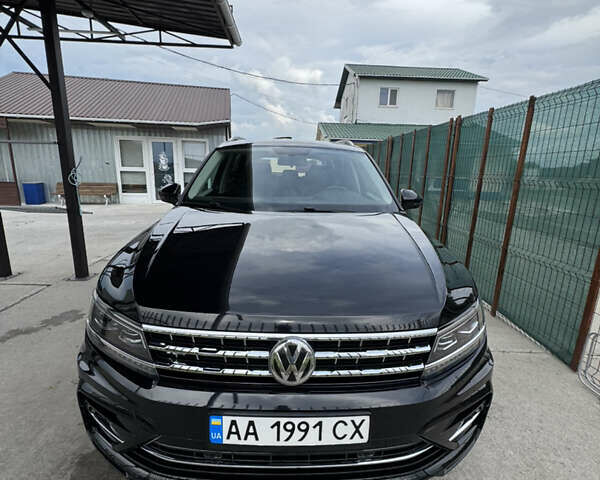 Черный Фольксваген Тигуан, объемом двигателя 2 л и пробегом 92 тыс. км за 21900 $, фото 1 на Automoto.ua