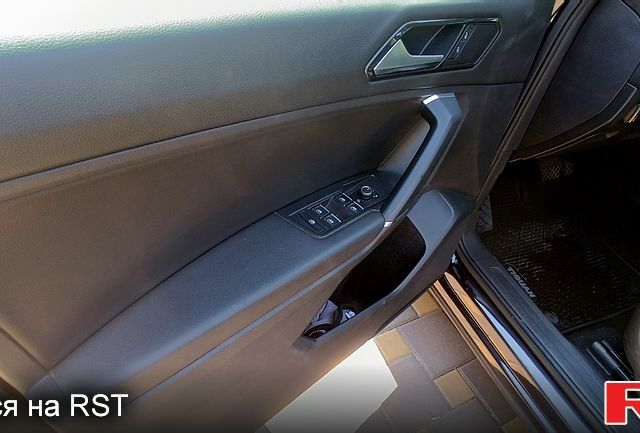 Чорний Фольксваген Тігуан, об'ємом двигуна 2 л та пробігом 110 тис. км за 18300 $, фото 1 на Automoto.ua