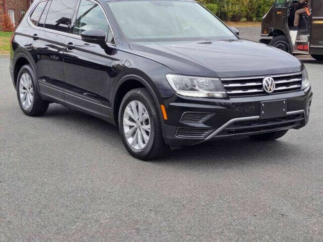 Черный Фольксваген Тигуан, объемом двигателя 2 л и пробегом 41 тыс. км за 8200 $, фото 1 на Automoto.ua