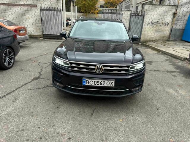 Черный Фольксваген Тигуан, объемом двигателя 2 л и пробегом 175 тыс. км за 23211 $, фото 1 на Automoto.ua