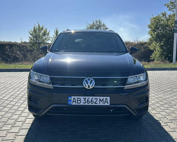 Чорний Фольксваген Тігуан, об'ємом двигуна 2 л та пробігом 76 тис. км за 18900 $, фото 1 на Automoto.ua