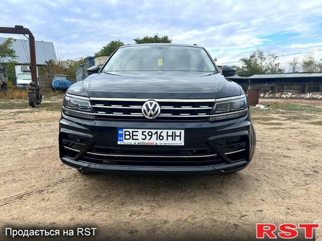 Черный Фольксваген Тигуан, объемом двигателя 2 л и пробегом 170 тыс. км за 21500 $, фото 1 на Automoto.ua