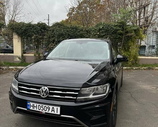 Чорний Фольксваген Тігуан, об'ємом двигуна 1.98 л та пробігом 199 тис. км за 17100 $, фото 1 на Automoto.ua