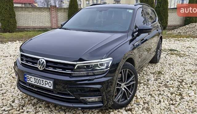 Черный Фольксваген Тигуан, объемом двигателя 2 л и пробегом 82 тыс. км за 21500 $, фото 1 на Automoto.ua
