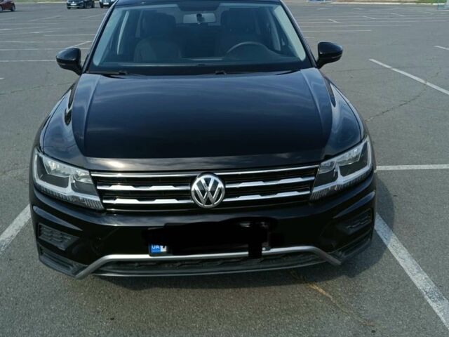 Чорний Фольксваген Тігуан, об'ємом двигуна 2 л та пробігом 130 тис. км за 16500 $, фото 1 на Automoto.ua