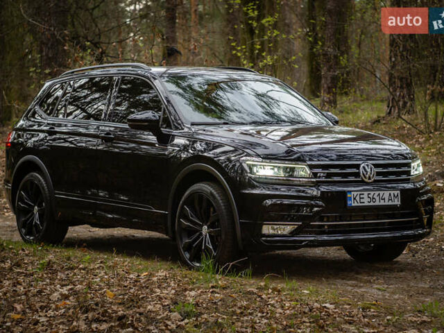 Чорний Фольксваген Тігуан, об'ємом двигуна 2 л та пробігом 53 тис. км за 21900 $, фото 1 на Automoto.ua