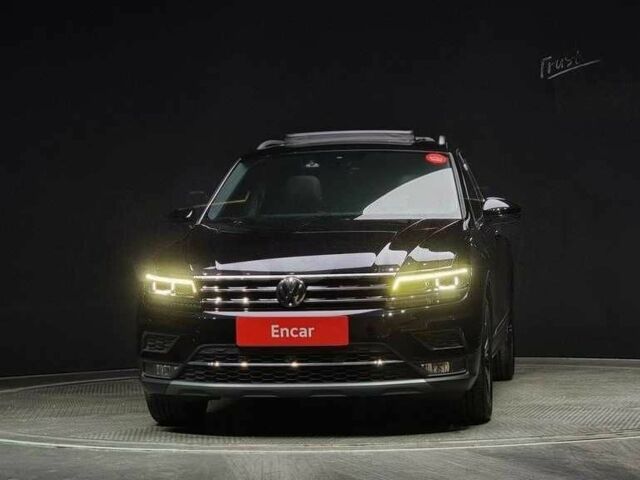 Чорний Фольксваген Тігуан, об'ємом двигуна 2 л та пробігом 51 тис. км за 21000 $, фото 1 на Automoto.ua