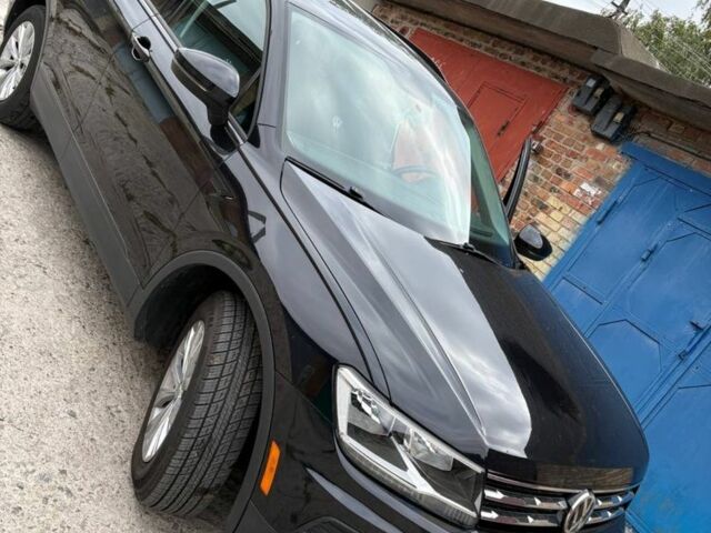 Черный Фольксваген Тигуан, объемом двигателя 2 л и пробегом 116 тыс. км за 25000 $, фото 1 на Automoto.ua