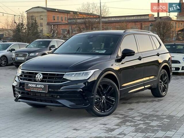 Черный Фольксваген Тигуан, объемом двигателя 2 л и пробегом 49 тыс. км за 25500 $, фото 1 на Automoto.ua