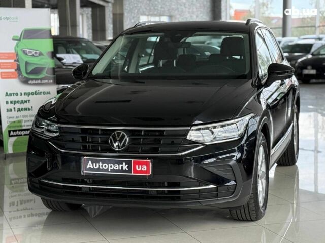 Чорний Фольксваген Тігуан, об'ємом двигуна 2 л та пробігом 56 тис. км за 33990 $, фото 1 на Automoto.ua