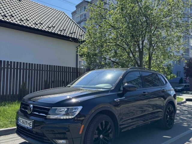 Черный Фольксваген Тигуан, объемом двигателя 2 л и пробегом 23 тыс. км за 37700 $, фото 1 на Automoto.ua