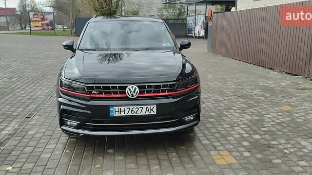 Чорний Фольксваген Тігуан, об'ємом двигуна 2 л та пробігом 123 тис. км за 22500 $, фото 1 на Automoto.ua