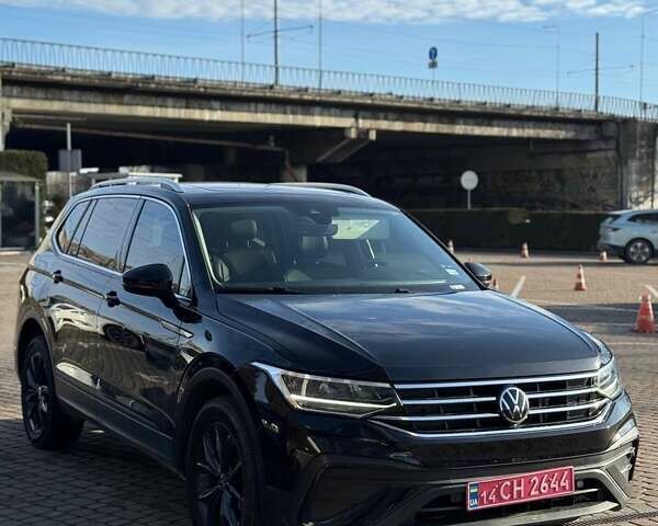 Черный Фольксваген Тигуан, объемом двигателя 2 л и пробегом 68 тыс. км за 24100 $, фото 1 на Automoto.ua