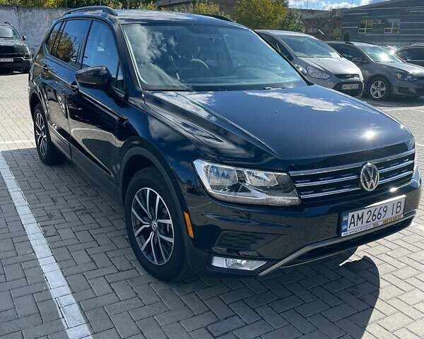 Черный Фольксваген Тигуан, объемом двигателя 2 л и пробегом 49 тыс. км за 20300 $, фото 1 на Automoto.ua