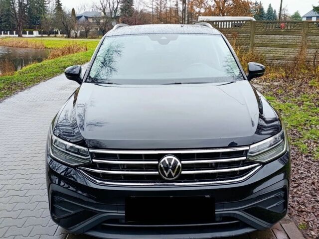 Черный Фольксваген Тигуан, объемом двигателя 0 л и пробегом 66 тыс. км за 13999 $, фото 1 на Automoto.ua