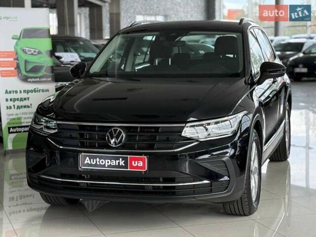 Черный Фольксваген Тигуан, объемом двигателя 2 л и пробегом 56 тыс. км за 33990 $, фото 1 на Automoto.ua