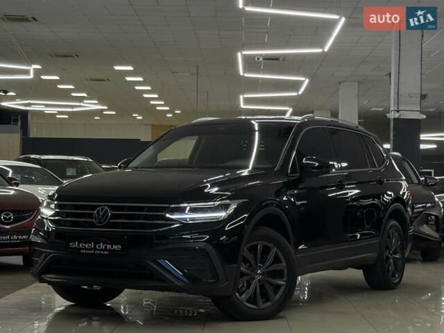 Чорний Фольксваген Тігуан, об'ємом двигуна 2 л та пробігом 98 тис. км за 25999 $, фото 1 на Automoto.ua