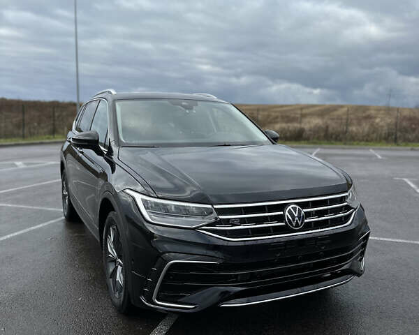 Черный Фольксваген Тигуан, объемом двигателя 2 л и пробегом 137 тыс. км за 22300 $, фото 1 на Automoto.ua