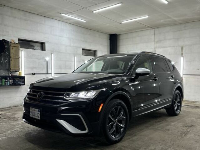 Черный Фольксваген Тигуан, объемом двигателя 2 л и пробегом 115 тыс. км за 21499 $, фото 1 на Automoto.ua