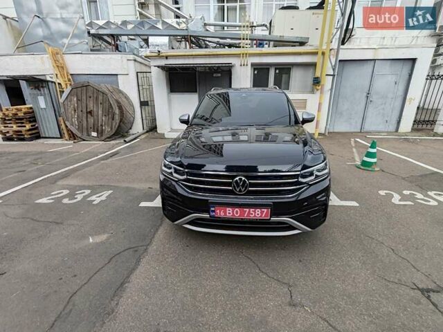 Чорний Фольксваген Тігуан, об'ємом двигуна 2 л та пробігом 16 тис. км за 42000 $, фото 1 на Automoto.ua