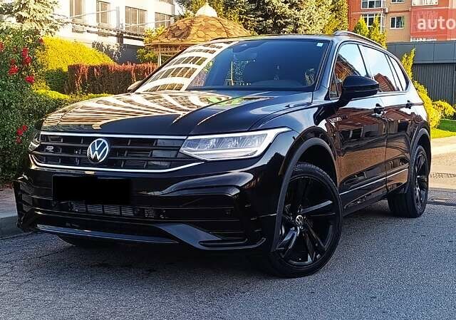 Черный Фольксваген Тигуан, объемом двигателя 2 л и пробегом 89 тыс. км за 26900 $, фото 1 на Automoto.ua