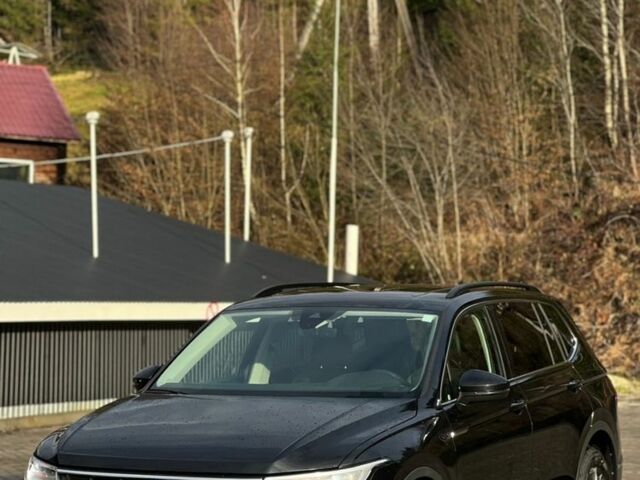 Черный Фольксваген Тигуан, объемом двигателя 2 л и пробегом 32 тыс. км за 27000 $, фото 1 на Automoto.ua