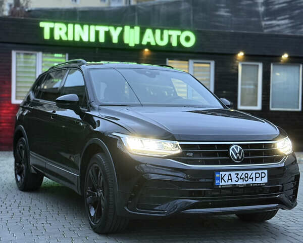 Чорний Фольксваген Тігуан, об'ємом двигуна 2 л та пробігом 17 тис. км за 31500 $, фото 1 на Automoto.ua