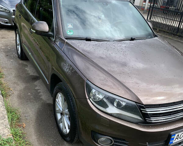 Коричневый Фольксваген Тигуан, объемом двигателя 1.97 л и пробегом 300 тыс. км за 15000 $, фото 1 на Automoto.ua