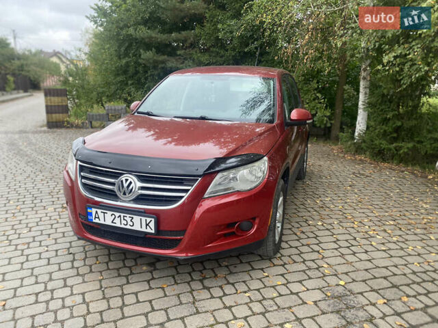 Красный Фольксваген Тигуан, объемом двигателя 1.98 л и пробегом 225 тыс. км за 8800 $, фото 1 на Automoto.ua