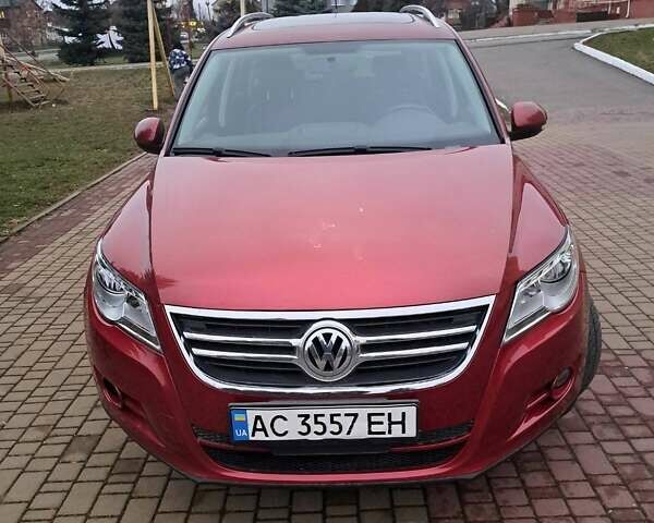 Красный Фольксваген Тигуан, объемом двигателя 1.98 л и пробегом 196 тыс. км за 9500 $, фото 1 на Automoto.ua
