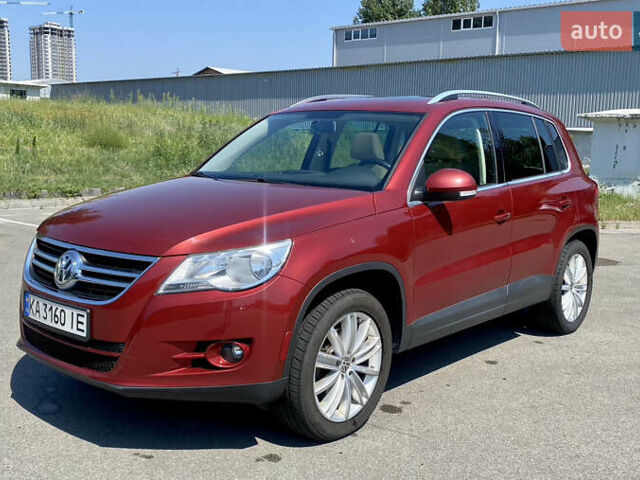 Красный Фольксваген Тигуан, объемом двигателя 1.98 л и пробегом 270 тыс. км за 10800 $, фото 1 на Automoto.ua
