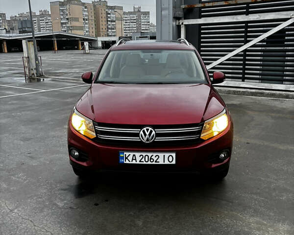 Красный Фольксваген Тигуан, объемом двигателя 1.98 л и пробегом 224 тыс. км за 11500 $, фото 1 на Automoto.ua