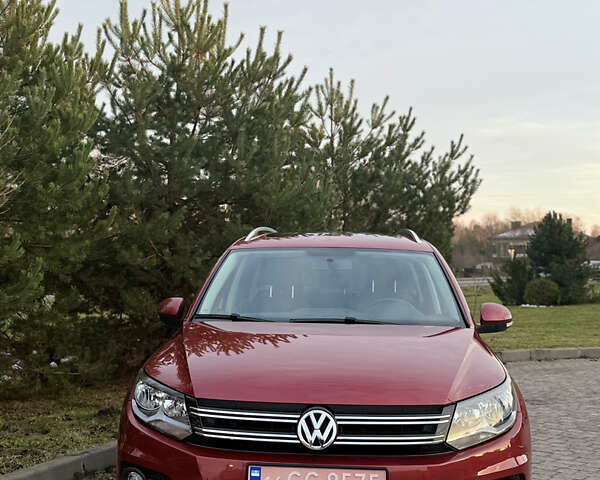 Красный Фольксваген Тигуан, объемом двигателя 0 л и пробегом 211 тыс. км за 13000 $, фото 1 на Automoto.ua