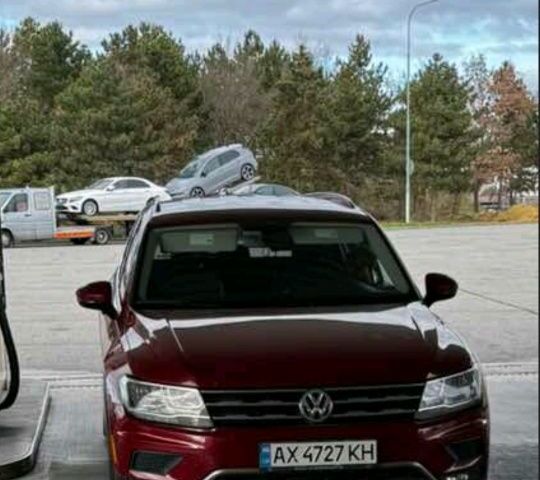 Красный Фольксваген Тигуан, объемом двигателя 2 л и пробегом 90 тыс. км за 367 $, фото 1 на Automoto.ua