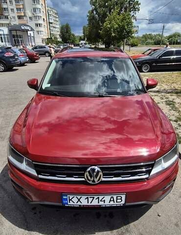 Червоний Фольксваген Тігуан, об'ємом двигуна 1.98 л та пробігом 110 тис. км за 21600 $, фото 1 на Automoto.ua