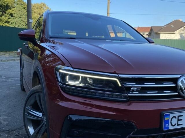 Красный Фольксваген Тигуан, объемом двигателя 2 л и пробегом 282 тыс. км за 26000 $, фото 1 на Automoto.ua