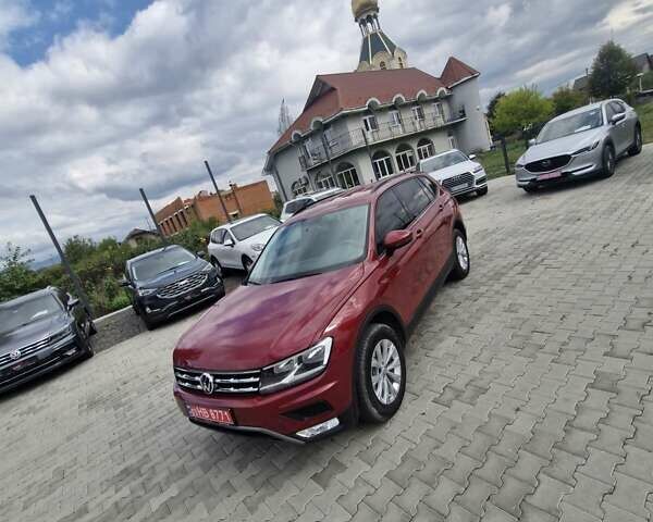 Красный Фольксваген Тигуан, объемом двигателя 2 л и пробегом 35 тыс. км за 17700 $, фото 1 на Automoto.ua