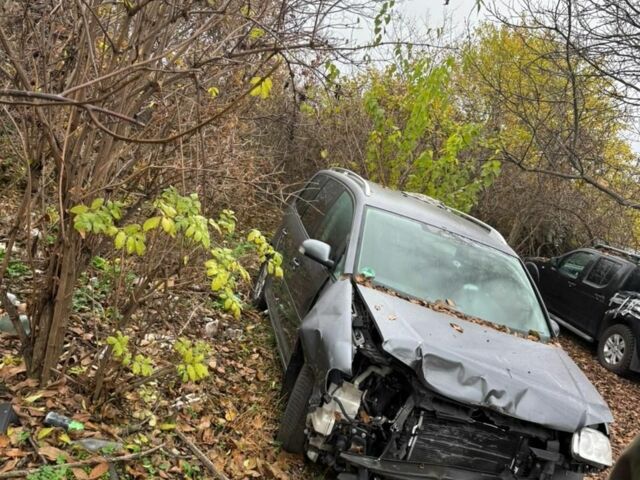 Серый Фольксваген Тигуан, объемом двигателя 2 л и пробегом 140 тыс. км за 1425 $, фото 1 на Automoto.ua