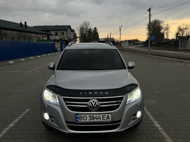 Серый Фольксваген Тигуан, объемом двигателя 1.4 л и пробегом 304 тыс. км за 9500 $, фото 1 на Automoto.ua