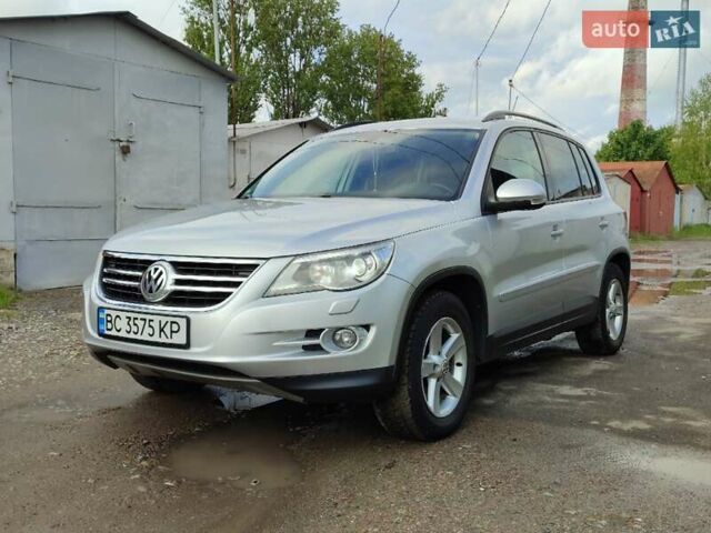 Серый Фольксваген Тигуан, объемом двигателя 1.97 л и пробегом 306 тыс. км за 10000 $, фото 1 на Automoto.ua