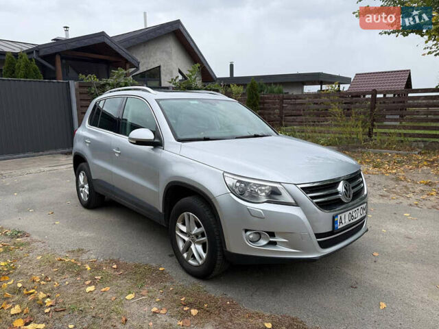 Сірий Фольксваген Тігуан, об'ємом двигуна 1.97 л та пробігом 239 тис. км за 10800 $, фото 1 на Automoto.ua