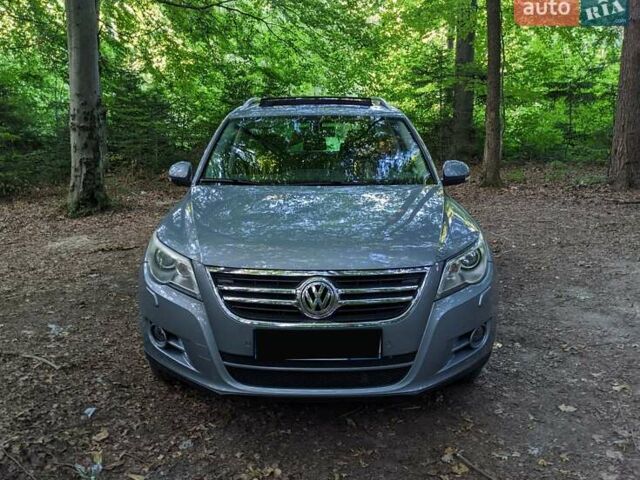 Серый Фольксваген Тигуан, объемом двигателя 2 л и пробегом 238 тыс. км за 12600 $, фото 1 на Automoto.ua