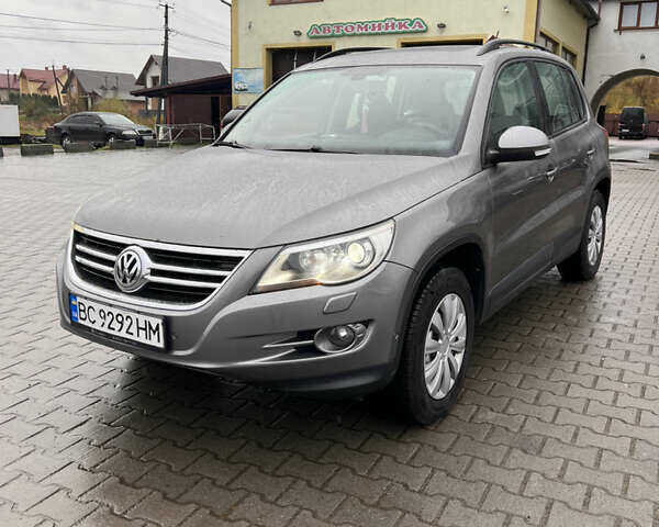 Серый Фольксваген Тигуан, объемом двигателя 1.97 л и пробегом 298 тыс. км за 9200 $, фото 1 на Automoto.ua