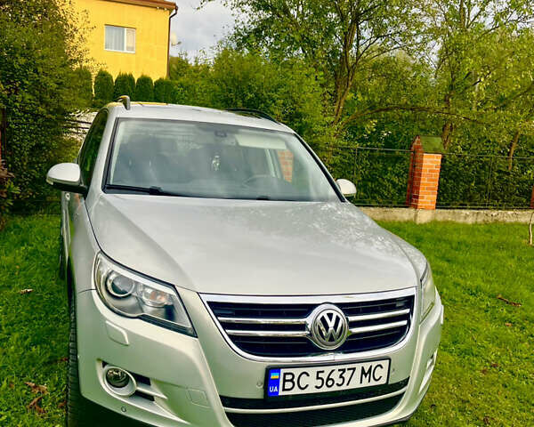 Серый Фольксваген Тигуан, объемом двигателя 2 л и пробегом 254 тыс. км за 10600 $, фото 1 на Automoto.ua