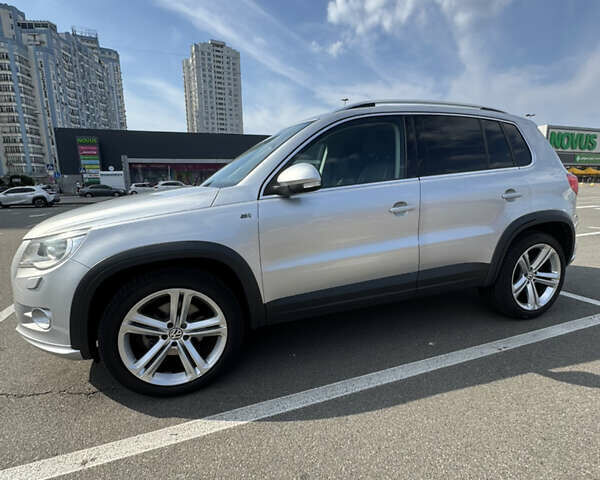 Серый Фольксваген Тигуан, объемом двигателя 1.97 л и пробегом 258 тыс. км за 12600 $, фото 1 на Automoto.ua